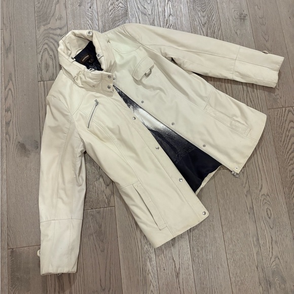 Danier Women's Ivory Leather Jacket - Picture 2 of 12